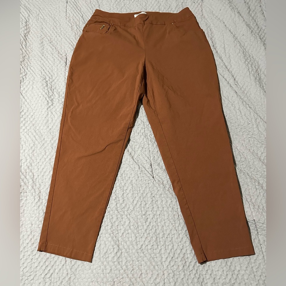 C EST 1946 Women’s Hi-Rise Pants. 16W Excellent condition. Very clean Smoke free